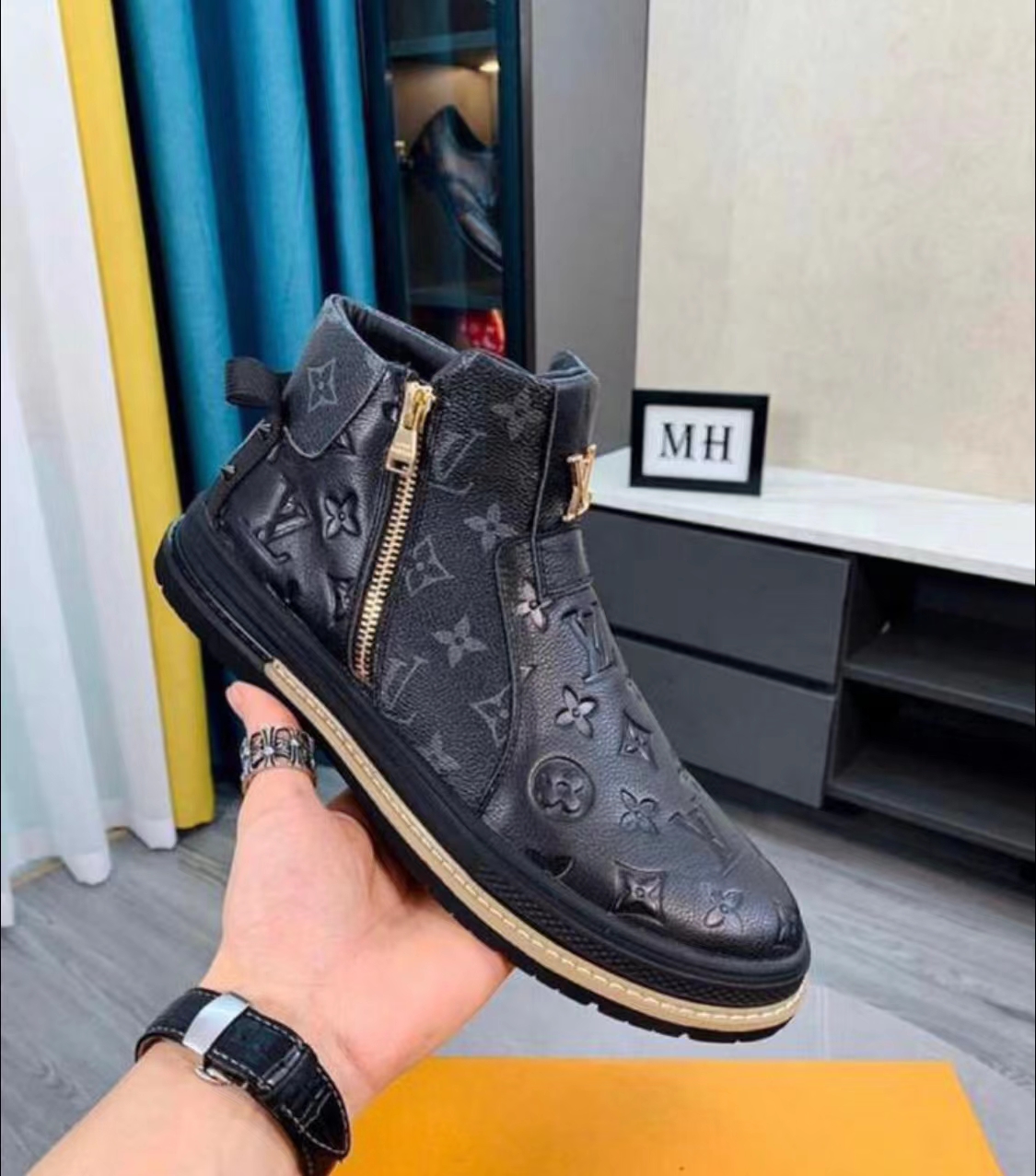 Louis Vuitton Men Shoes 2023010503