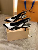 LV Woman Shoes 070