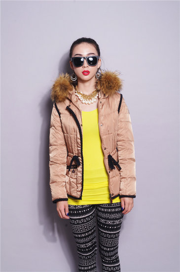 Fashions Cheap Moncler Womens Coats Slim Fur collar 018